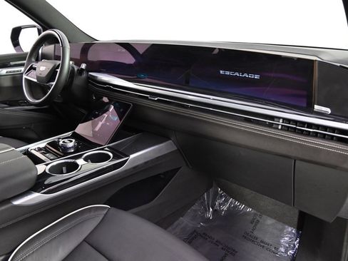 Certified 2025 Cadillac Escalade Sport w/ Touring Package image 15