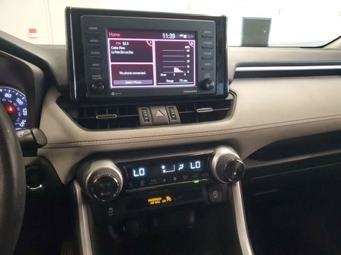 Used 2022 Toyota RAV4 XLE Premium image 26