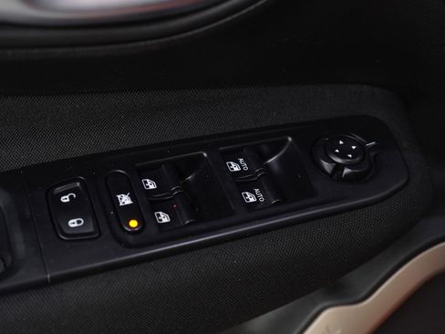 Used 2016 Jeep Renegade Latitude image 22