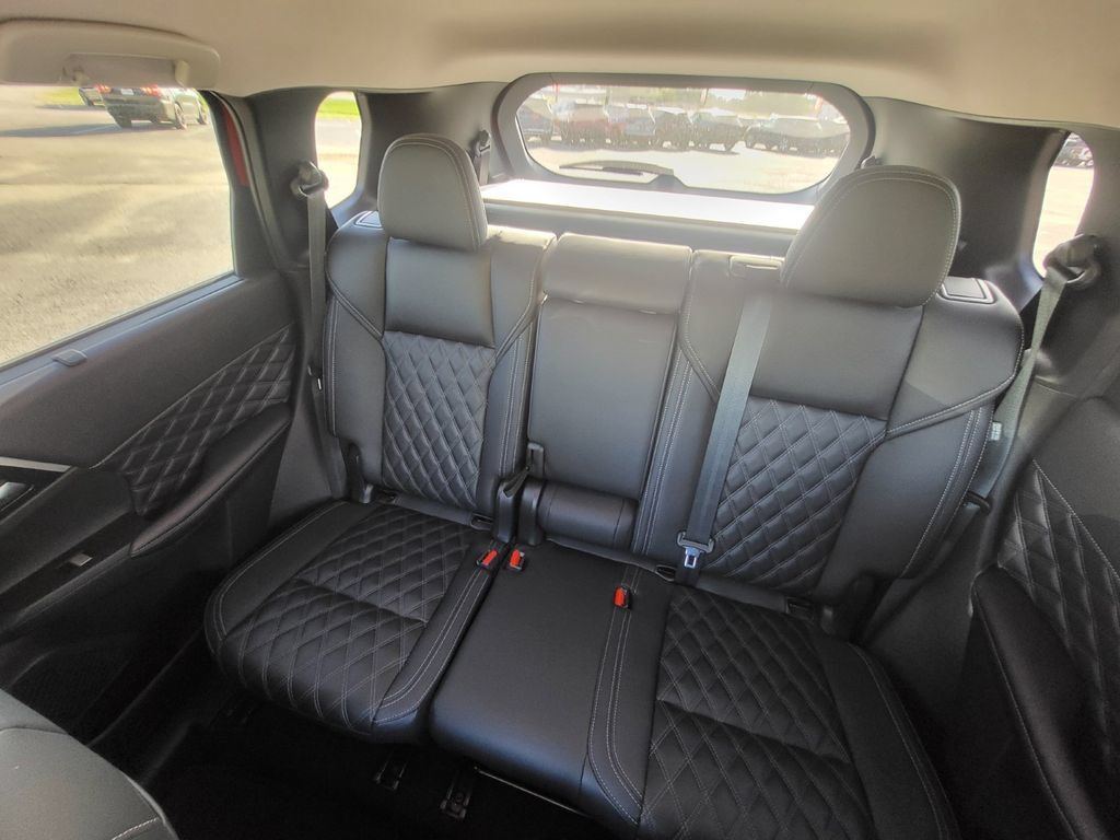 Used 2024 Mitsubishi Outlander SEL FWD image 12