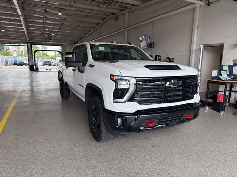 Used 2026 Chevrolet Silverado 2500 LT w/ Trail Boss Package image 2