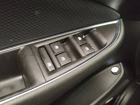 Used 2018 Chevrolet Cruze LT w/ Sun And Sound Package FWD image 27