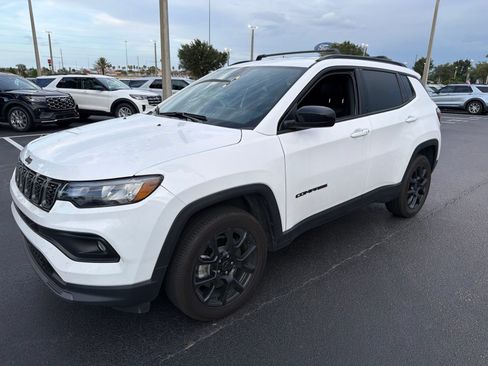 Used 2025 Jeep Compass Latitude w/ Altitude Special Edition AWD/4WD image 5