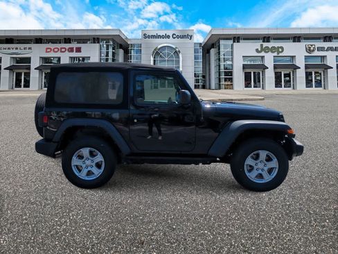 Used 2022 Jeep Wrangler Sport AWD/4WD image 9
