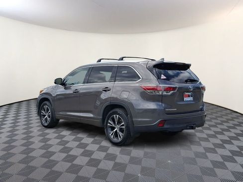Used 2016 Toyota Highlander XLE AWD/4WD image 7