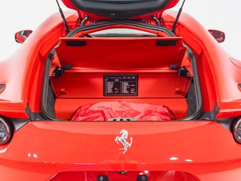 Used 2018 Ferrari 812 Superfast RWD image 44
