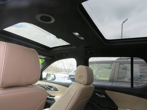 Used 2023 Chevrolet Traverse Premier image 10