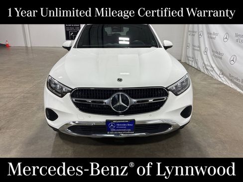 Used 2025 Mercedes-Benz GLC 300 4MATIC image 2