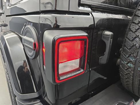 Used 2022 Jeep Wrangler Unlimited Sahara image 18