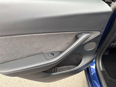 Used 2023 Tesla Model Y Long Range image 11