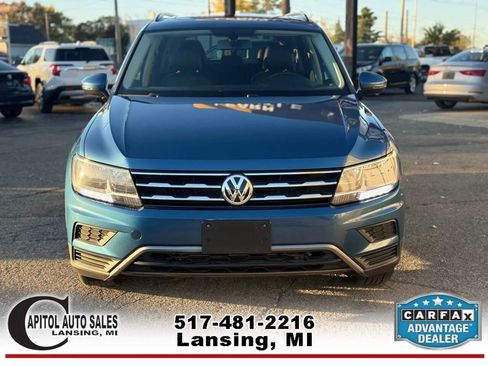 Used 2018 Volkswagen Tiguan SE w/ Panoramic Sunroof Package image 3