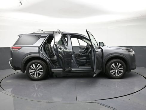 Used 2024 Nissan Pathfinder SL AWD/4WD image 33
