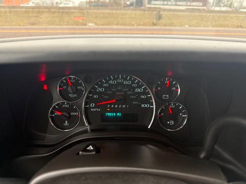 Used 2019 Chevrolet Express 3500 LS image 21