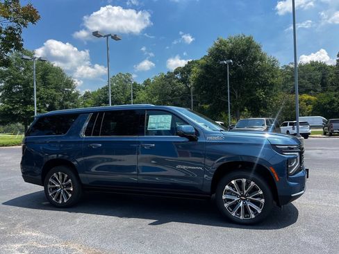 New 2026 Chevrolet Suburban High Country AWD/4WD image 4
