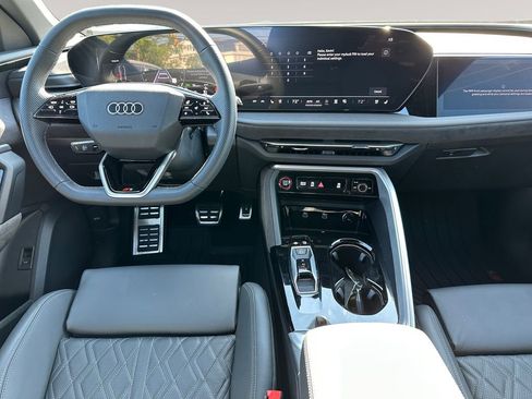 Used 2025 Audi SQ5 Prestige AWD/4WD image 10