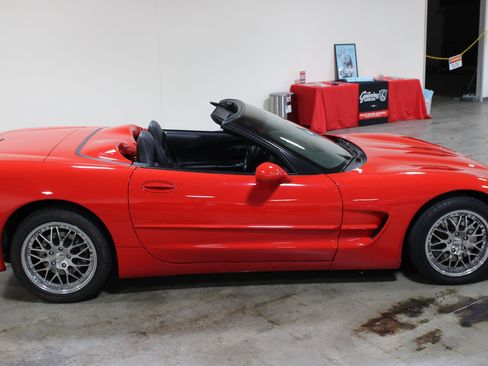 Used 2002 Chevrolet Corvette Convertible w/ Preferred Equipment Group2 RWD image 36