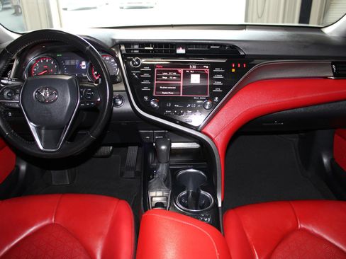 Used 2020 Toyota Camry XSE FWD image 12