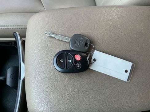 Used 2011 Toyota Highlander 2WD w/ Tech Pkg image 45