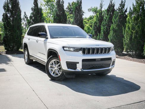 Used 2023 Jeep Grand Cherokee L Laredo w/ Luxury Tech Group I image 2