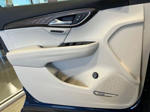 Used 2023 Buick Envision Avenir AWD/4WD image 16