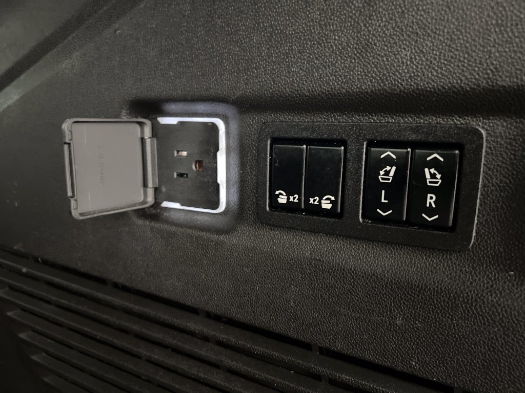 Used 2021 GMC Yukon XL Denali AWD/4WD image 44