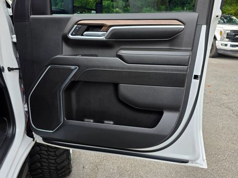 Used 2024 Chevrolet Silverado 2500 LT Z71 AWD/4WD image 34
