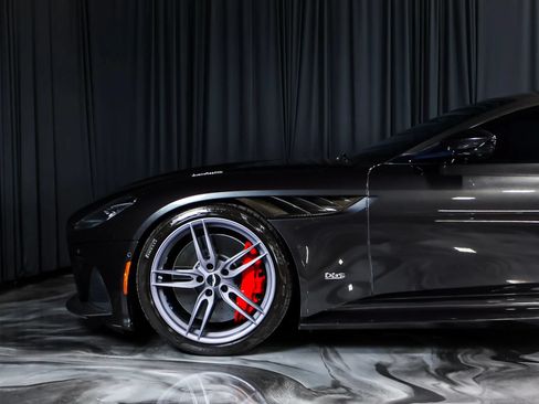 Used 2019 Aston Martin DBS Superleggera RWD image 10