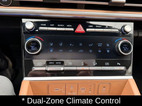 Certified 2024 Hyundai Santa Fe Limited AWD/4WD image 34