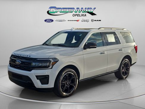 Used 2024 Ford Expedition Limited RWD image 3