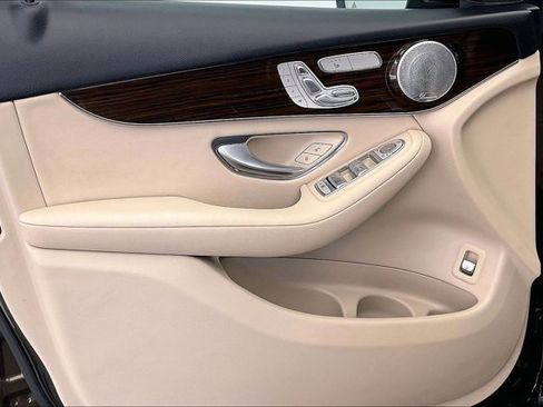 Used 2018 Mercedes-Benz GLC 300 4MATIC image 26