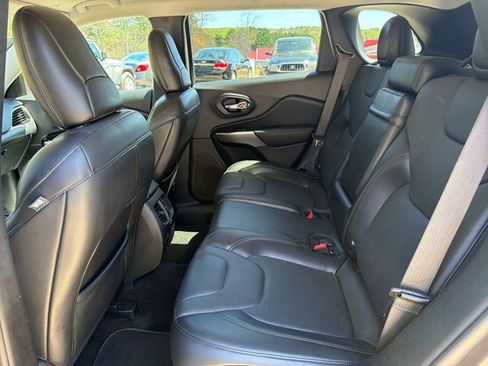 Used 2019 Jeep Cherokee Limited w/ Technology Group AWD/4WD image 24