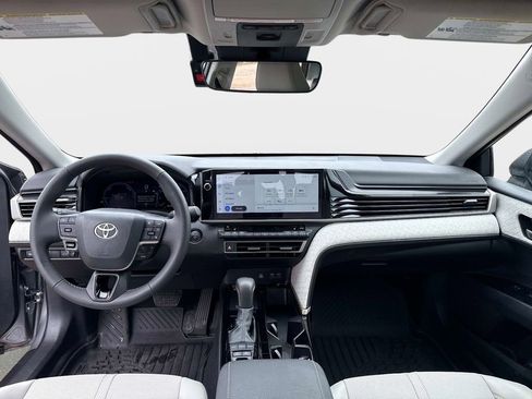 Used 2025 Toyota Camry XLE image 13