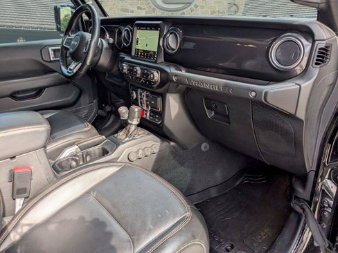 Used 2021 Jeep Wrangler Unlimited Rubicon w/ Dual Top Group AWD/4WD image 22