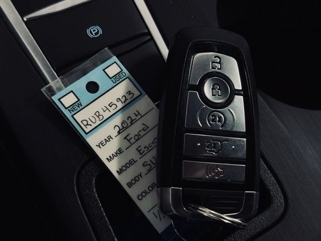 Used 2024 Ford Escape ST-Line w/ Tech Pack #1 AWD/4WD image 39
