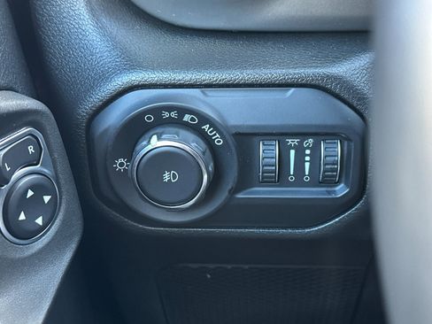 Certified 2022 Jeep Wrangler Sport S image 25