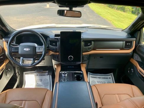 Used 2023 Ford Expedition Platinum AWD/4WD image 18