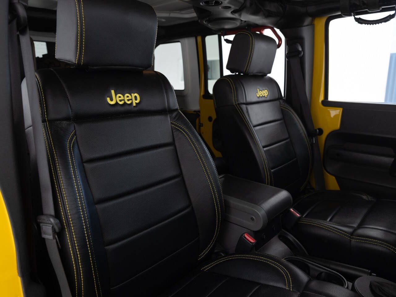 Used 2008 Jeep Wrangler Unlimited Rubicon w/ Dual Top Group AWD/4WD image 30