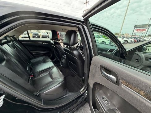 Used 2019 Chrysler 300 Limited RWD image 15