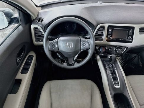 Used 2022 Honda HR-V LX image 3