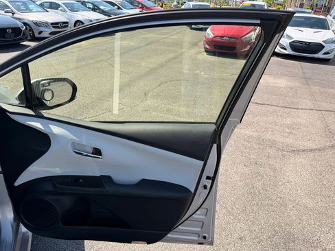 Used 2016 Toyota Prius Three w/ Advanced Technology Package FWD image 19