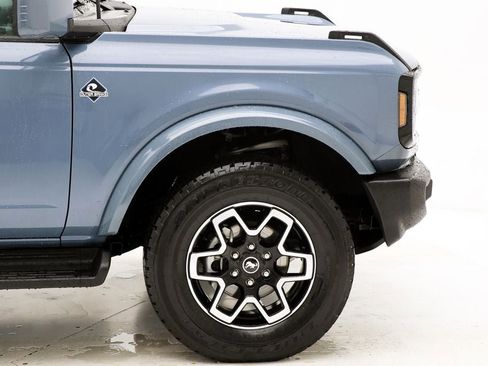 Used 2025 Ford Bronco Outer Banks image 4