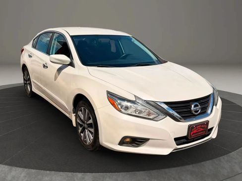 Used 2017 Nissan Altima 2.5 SV FWD image 3