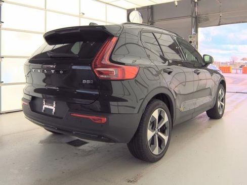 Certified 2025 Volvo XC40 B5 Plus image 4