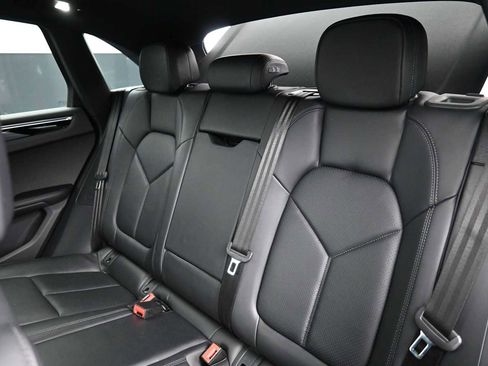 Certified 2024 Porsche Macan AWD/4WD image 16