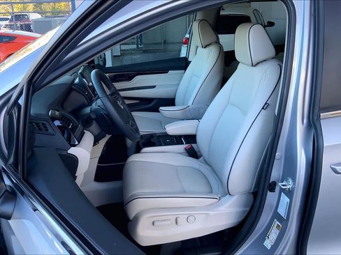 Used 2025 Honda Odyssey Touring image 7