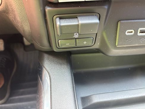 Used 2022 Chevrolet Silverado 2500 LTZ w/ LTZ Plus Package AWD/4WD image 30