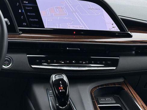 Used 2024 Cadillac Escalade Luxury image 19