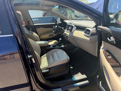 Used 2020 Kia Sorento EX image 29
