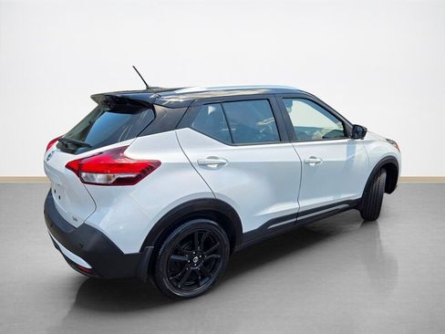 Used 2020 Nissan Kicks SR w/ SR Premium Package FWD image 4