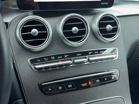 Used 2022 Mercedes-Benz GLC 300 GLC 300 w/ Premium Package Lite image 26
